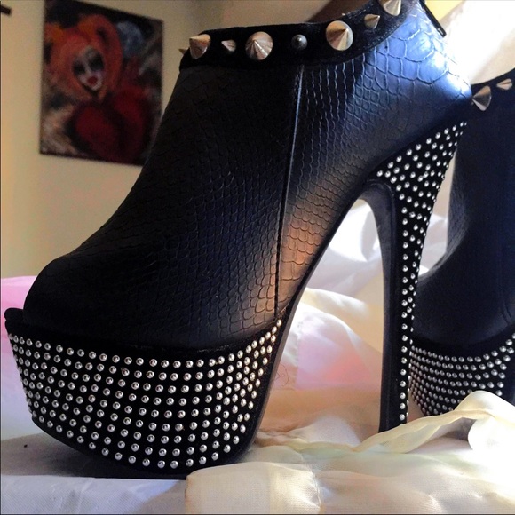 Sold! - Picture 5 of 8